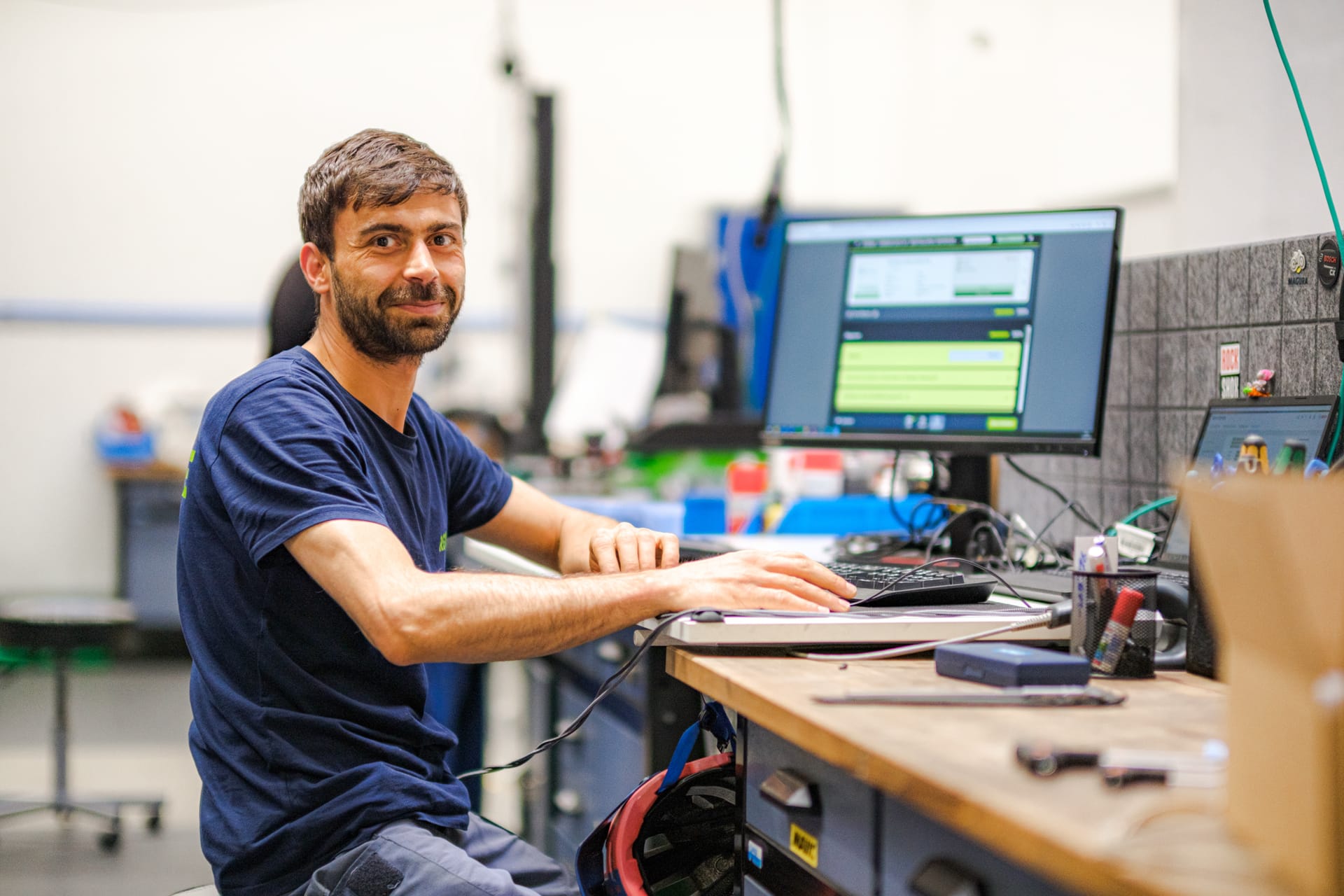 „Heute habe ich ein gebrauchtes Cube Bike wieder richtig fit gemacht.“ - Mohammad, Mechaniker bei REBIKE seit 2022