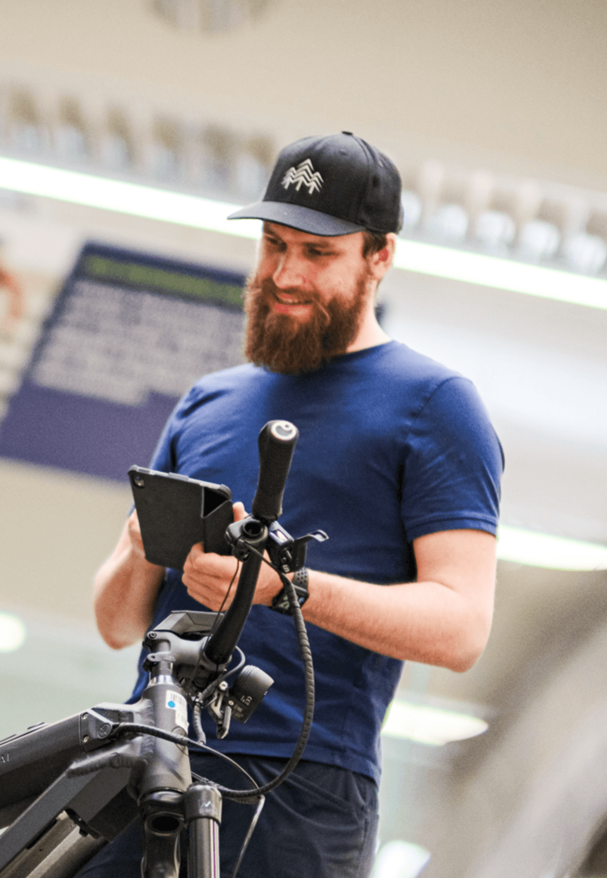 „Handwerk trifft Hightech – das macht die Arbeit bei REBIKE so besonders.“ - Maxi, Meister der Fahrradmechanik bei REBIKE seit 2024